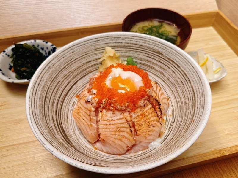 Takumi ๅ Sushi Bar photo 2