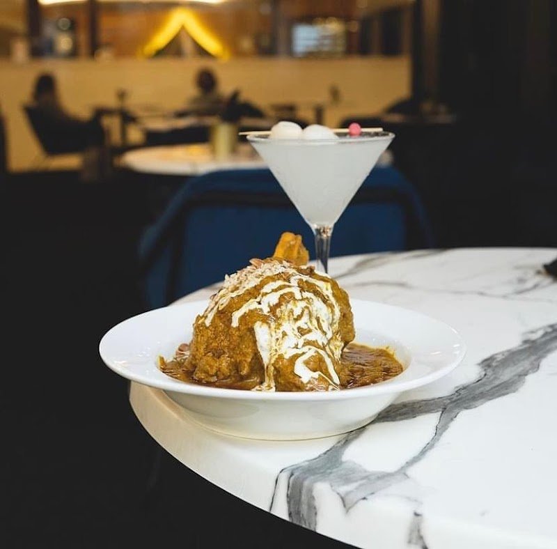 2 Fat Indians photo 2