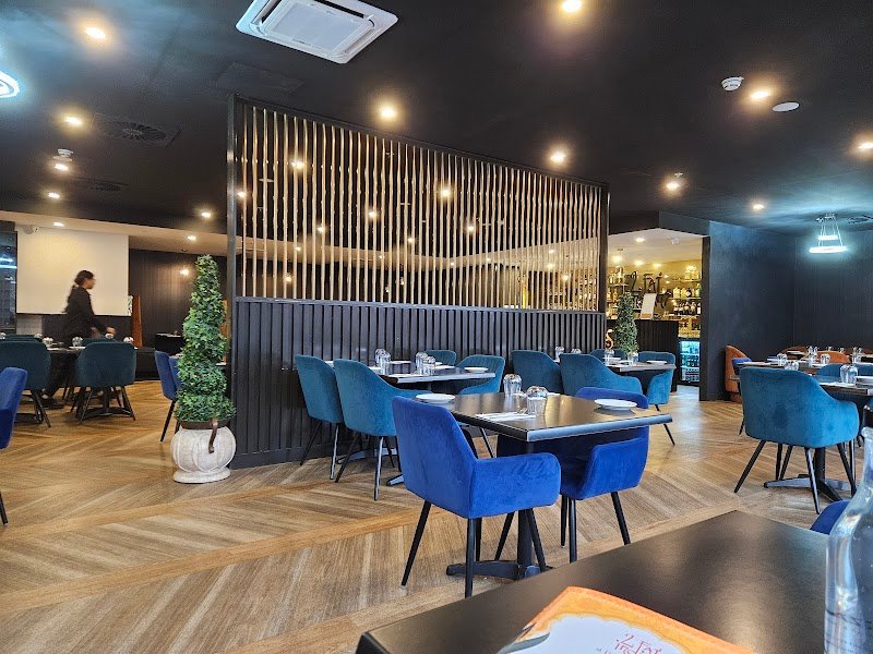 2 Fat Indians photo 5