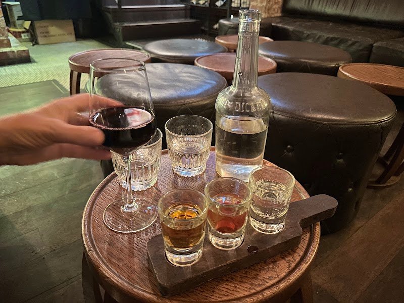 Varnish on King photo 3